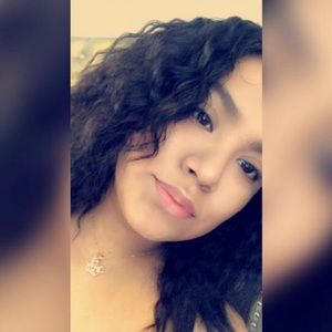 Meet your Posher, Esmeralda